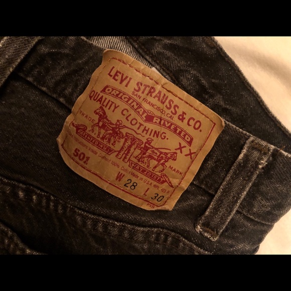 Vintage Levi shorts - Picture 2 of 3